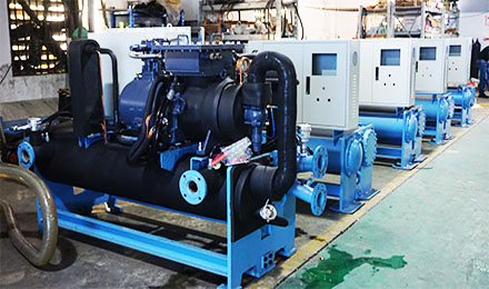 螺桿式冷水機中壓縮機出現(xiàn)震動、噪音大是由什么造成？